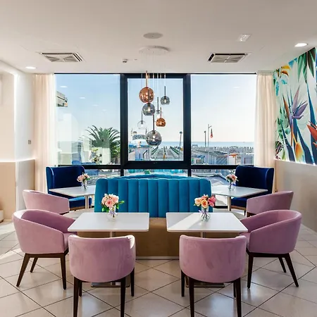 Ariane - Beachfront, Breakfast Xxl & Sea View 3* Rimini