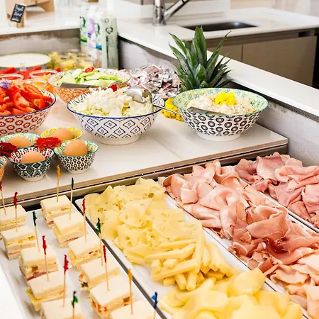 Ariane - Beachfront, Breakfast Xxl & Sea View Hotel Rimini