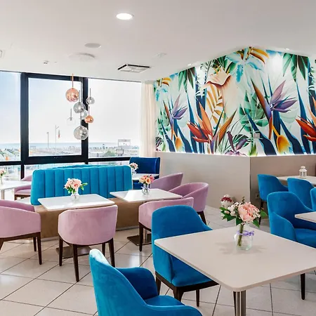 Ariane - Beachfront, Breakfast Xxl & Sea View 3* Rimini
