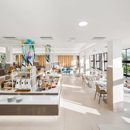 Hotel Ariane - Beachfront, Breakfast Xxl & Sea View Rimini