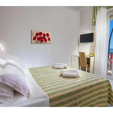 Hotel Ariane - Beachfront, Breakfast Xxl & Sea View Rimini