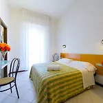 Ariane - Beachfront, Xxl Breakfast & Sea View Hotel Rimini