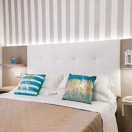 호텔 Ariane - Beachfront, Xxl Breakfast & Sea View 3*