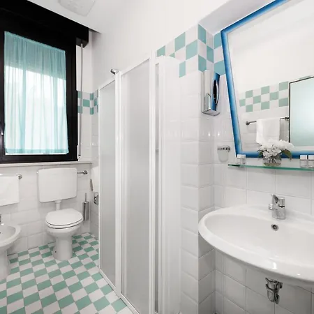 Ariane - Beachfront, Xxl Breakfast & Sea View Rimini