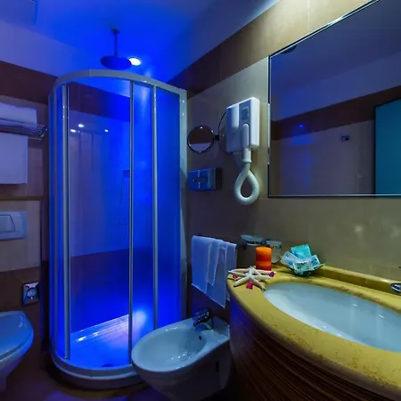 Hotel Ariane - Beachfront, Xxl Breakfast & Sea View