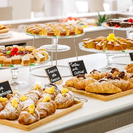 Hotel Ariane - Beachfront, Xxl Breakfast & Sea View Rimini