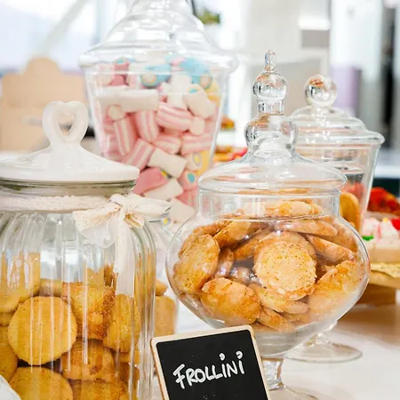 Ariane - Beachfront, Xxl Breakfast & Sea View Hotel Rimini