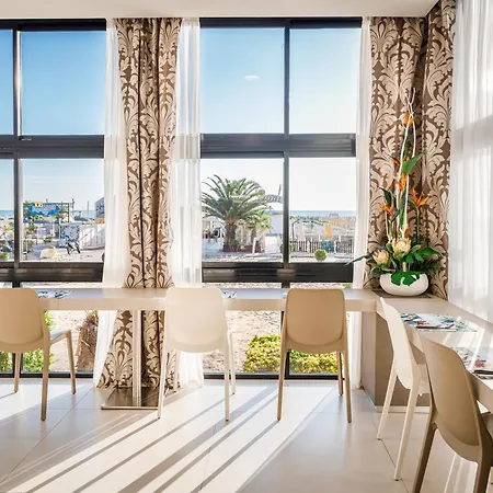 Ariane - Beachfront, Xxl Breakfast & Sea View 호텔 3*