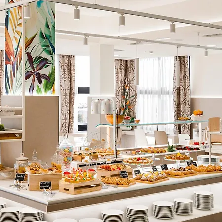 מלון Ariane - Beachfront, Xxl Breakfast & Sea View רימיני