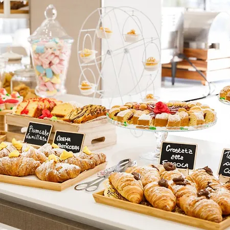Ariane - Beachfront, Xxl Breakfast & Sea View מלון 3*