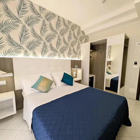 Ariane - Beachfront, Xxl Breakfast & Sea View 3*