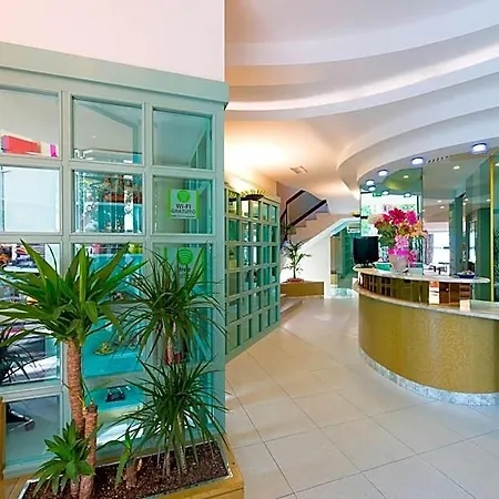 Ariane - Beachfront, Xxl Breakfast & Sea View 3*