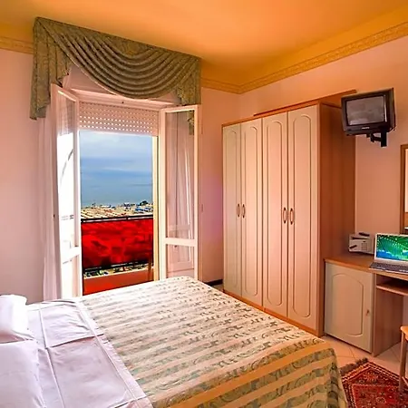 Ariane - Beachfront, Xxl Breakfast & Sea View 3* Rimini