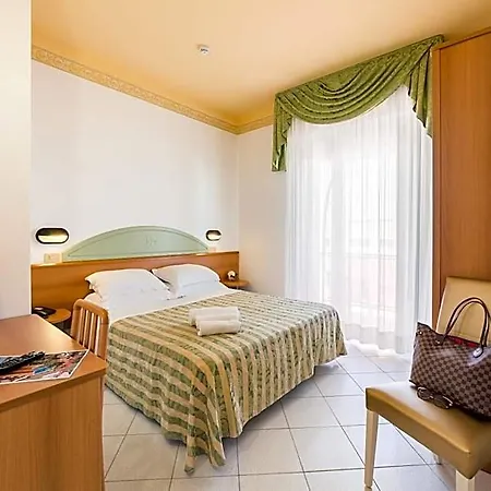 Ariane - Beachfront, Xxl Breakfast & Sea View 3*