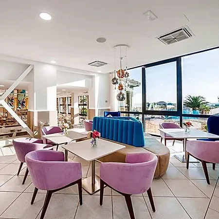 Hotel Ariane - Beachfront, Xxl Breakfast & Sea View