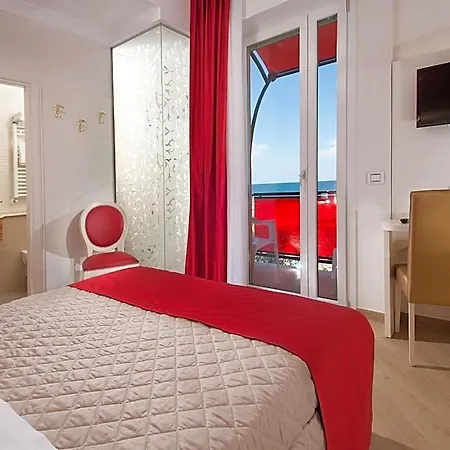 Hotel Ariane - Beachfront, Xxl Breakfast & Sea View