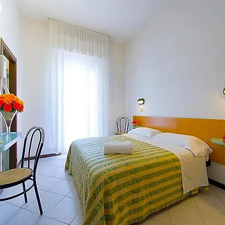 Ariane - Beachfront, Xxl Breakfast & Sea View 3*