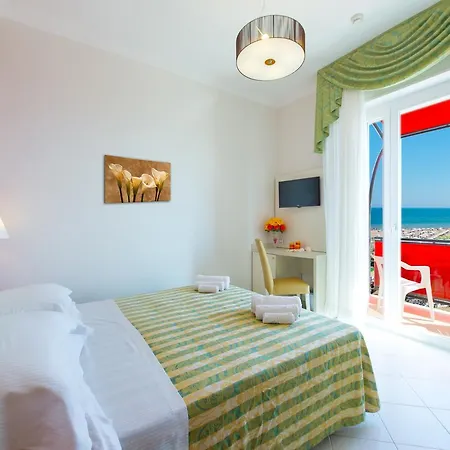 Ariane - Beachfront, Xxl Breakfast & Sea View Rimini