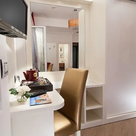 Ariane - Beachfront, Xxl Breakfast & Sea View 호텔 3*