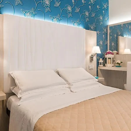 Ariane - Beachfront, Xxl Breakfast & Sea View מלון 3*