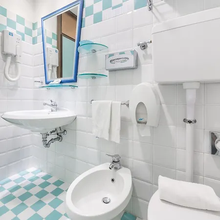 Ariane - Beachfront, Xxl Breakfast & Sea View Rimini