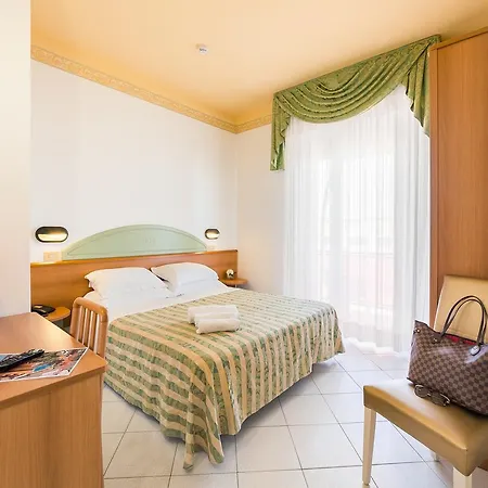 호텔 Ariane - Beachfront, Xxl Breakfast & Sea View 3*