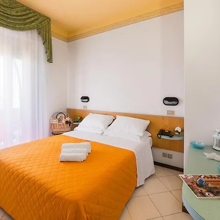 Ariane - Beachfront, Xxl Breakfast & Sea View 호텔