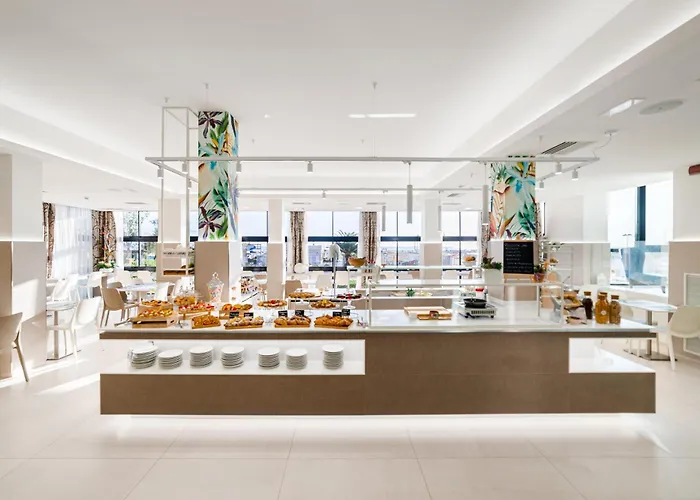 Ariane - Beachfront, Xxl Breakfast & Sea View 3*