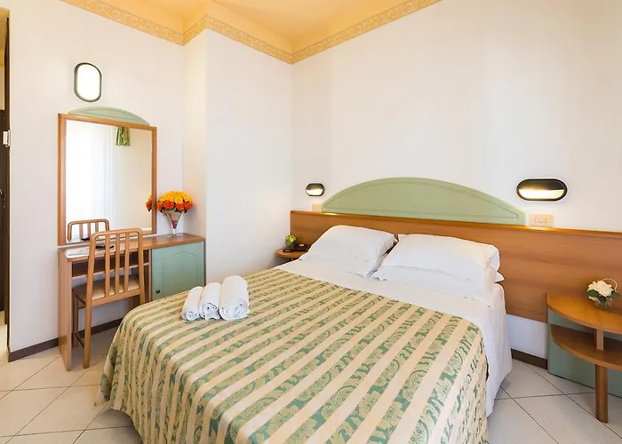 Ariane - Beachfront, Xxl Breakfast & Sea View 3*