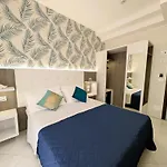 Ariane - Beachfront, Xxl Breakfast & Sea View 3*