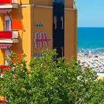 Ariane - Beachfront, Xxl Breakfast & Sea View 3* Rimini