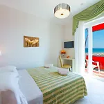 Ariane - Beachfront, Xxl Breakfast & Sea View Rimini