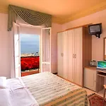 Ariane - Beachfront, Xxl Breakfast & Sea View 3*
