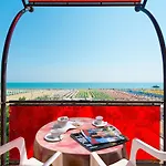 Ariane - Beachfront, Xxl Breakfast & Sea View 3* Rimini
