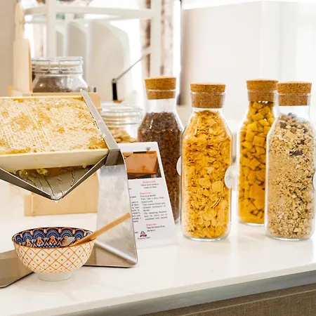 Ariane - Beachfront, Xxl Breakfast & Sea View Otel