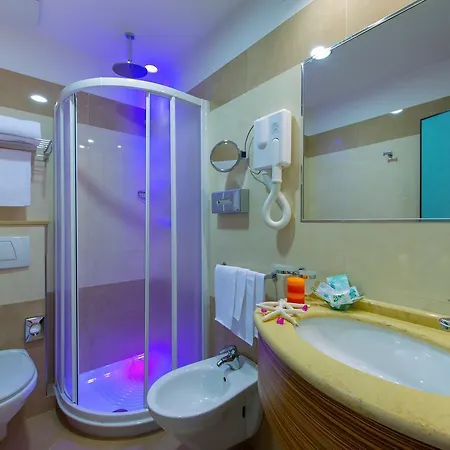 Hotel Ariane - Beachfront, Xxl Breakfast & Sea View