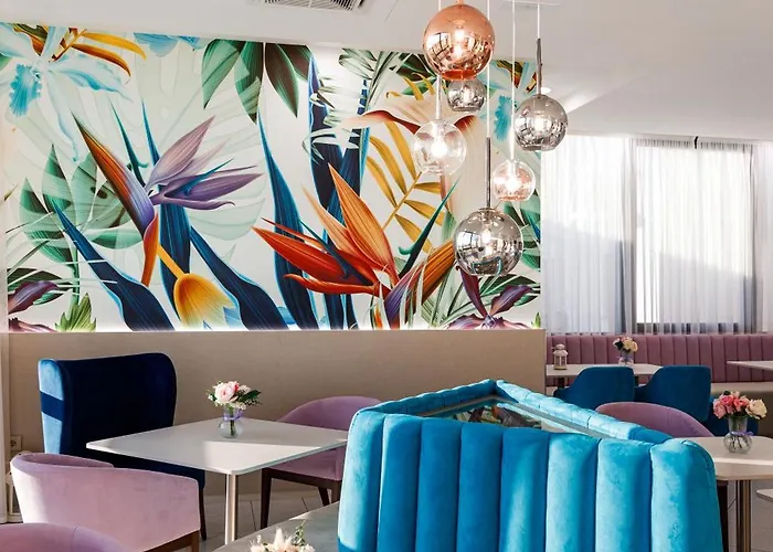 Ariane - Beachfront, Xxl Breakfast & Sea View Otel Rimini