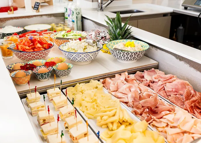 Ariane - Beachfront, Xxl Breakfast & Sea View Otel Rimini