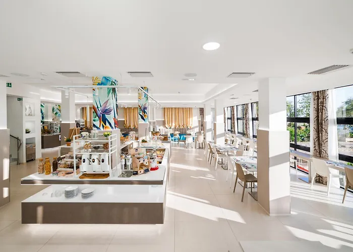 Otel Ariane - Beachfront, Xxl Breakfast & Sea View Rimini