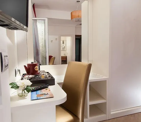 Ariane - Beachfront, Xxl Breakfast & Sea View Otel 3*