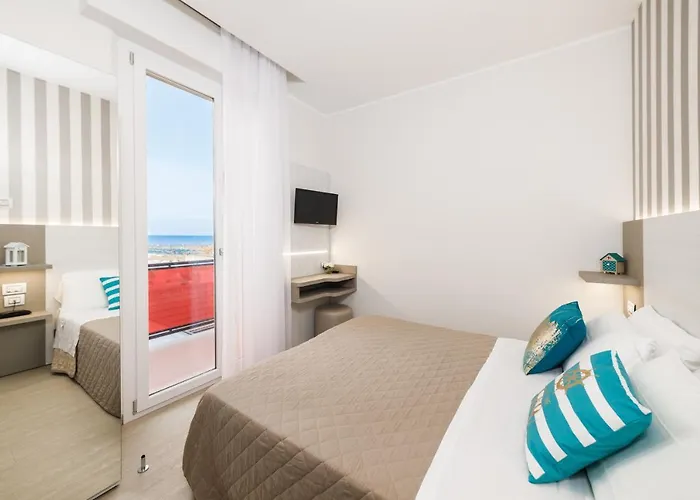 Ariane - Beachfront, Xxl Breakfast & Sea View فندق