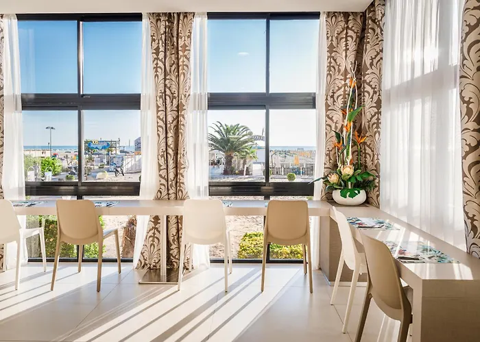 Ariane - Beachfront, Xxl Breakfast & Sea View فندق 3*